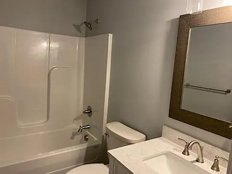 3 bed, 1200 sqft, $2,104 — Photo 3