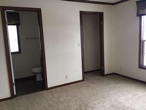 5th image of 11 Aspen Dr