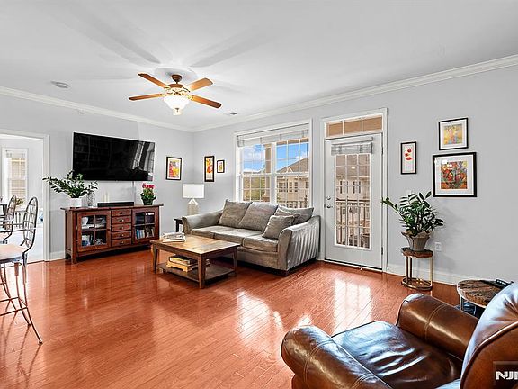 3rd image of 8 Cliff Rd APT B3