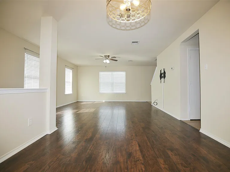 213 Rim Rock Dr — Photo 5