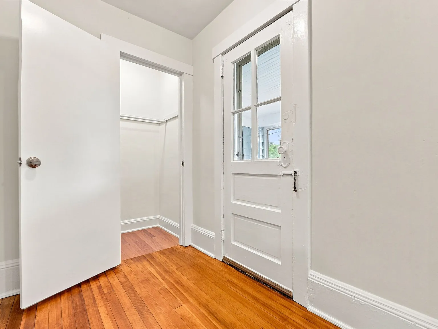 3 bed, $3,200 — Photo 2