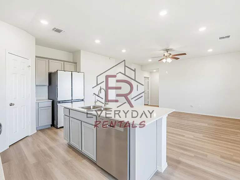 7316 Gilbert Dr — Photo 5
