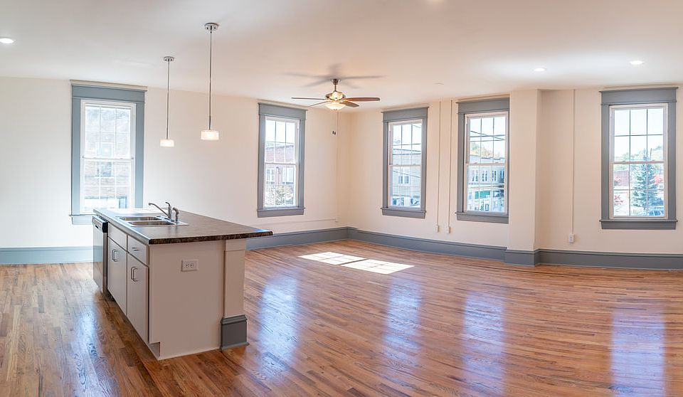 1st image of 204 Jefferson Ave N #B