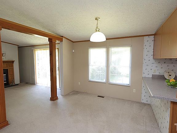 5th image of 142 Chestnut Dr