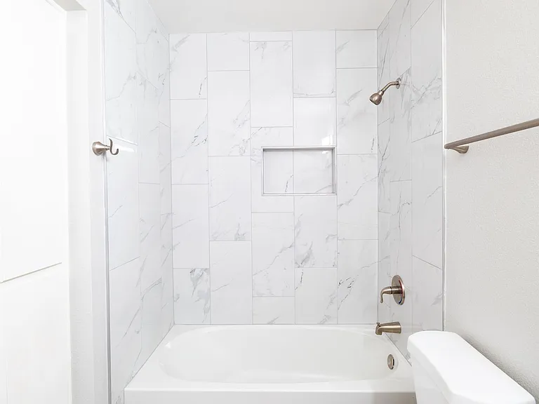 2122 W Augusta Ave #3 — Photo 44
