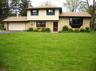 W3203 Dummers Dr, Lake Geneva, WI 53147