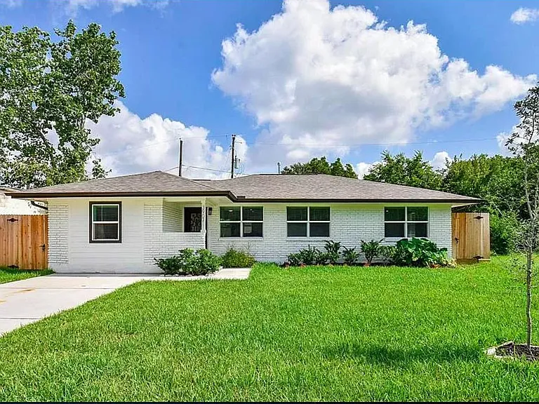 3907 Southlawn St — Photo 1