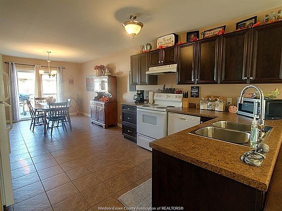 3rd image of 3134 Seville Ave