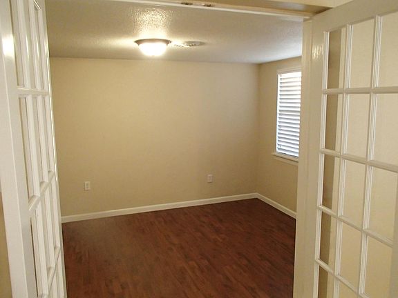 4th image of 800 Ballard Dr