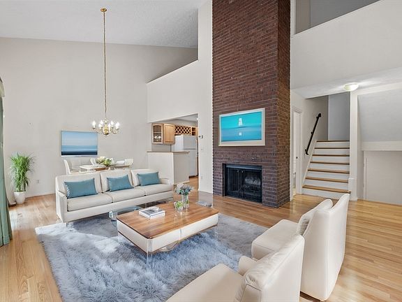 5th image of 19 Hawthorne Cir Unit 19