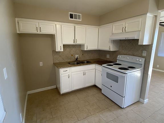 3rd image of 1700 Lincoln St #8