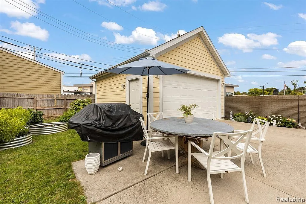1387 Smith Ave — Photo 2