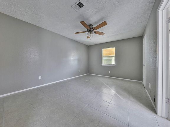 5th image of 404 Brookdale Dr