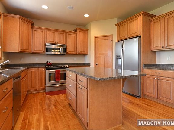 3rd image of 1642 Oak St
