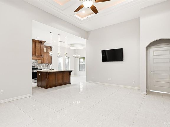 3rd image of 1613 W Hayes Ave