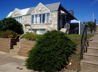 8902 Calvert St, Philadelphia, PA 19152
