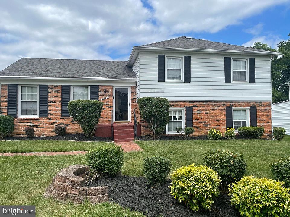 1st image of 2200 Oaktree Ln
