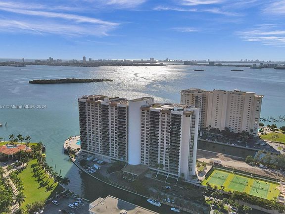 3rd image of 1800 NE 114th St Penthouse 7