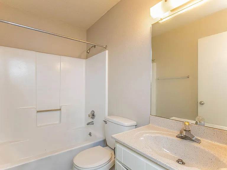 Newcastle Apartments — Photo 57