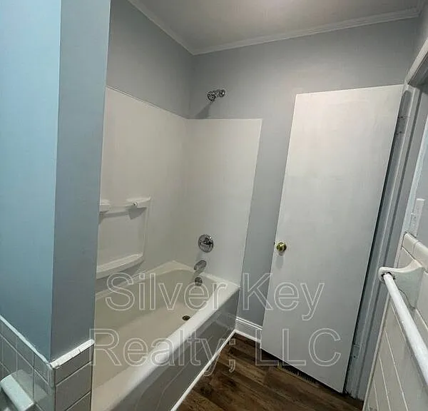 914 E Madison Ave — Photo 11