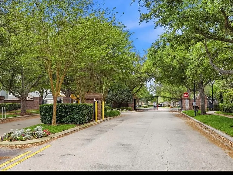1950 Stockton Dr — Photo 17