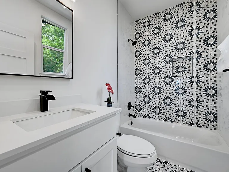 7613 Providence Ave — Photo 5