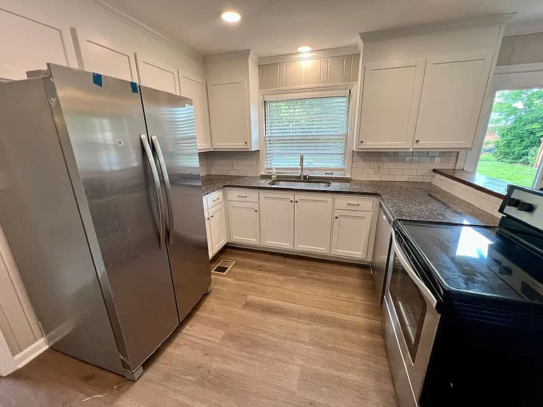 807 Peachtree St — Photo 7