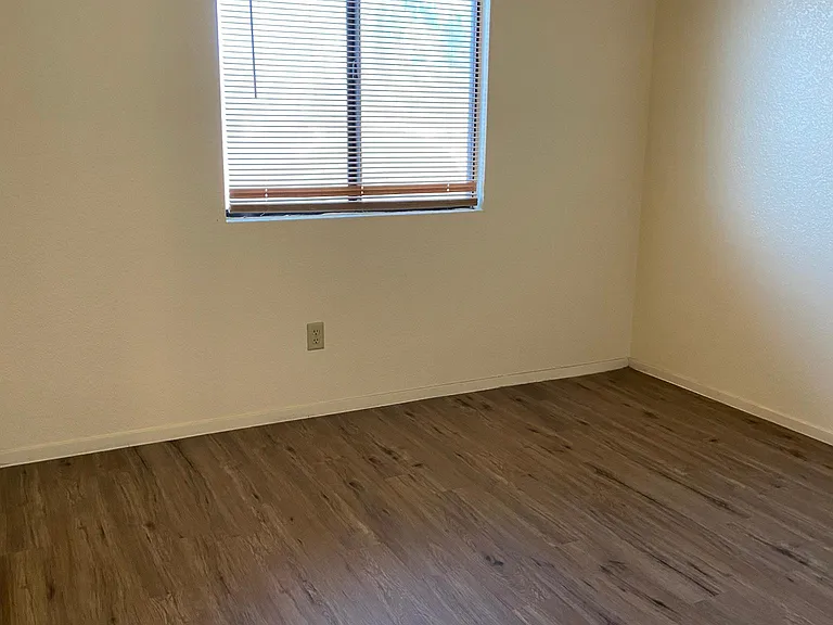 1200 N Buffalo Dr — Photo 15