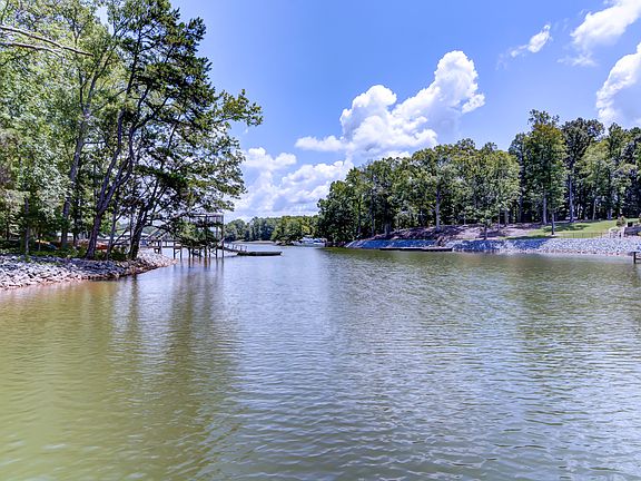 Quiet cove location on Crowd