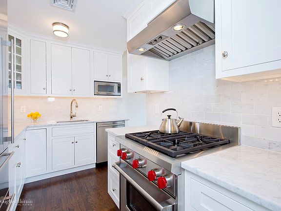 4th image of 601 W End Ave APT 13A