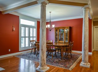 6045 Pembrooke Dr, Newburgh, IN 47630