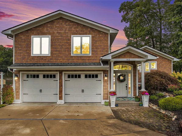 312 Blarney Ln, Plainwell, MI 49080