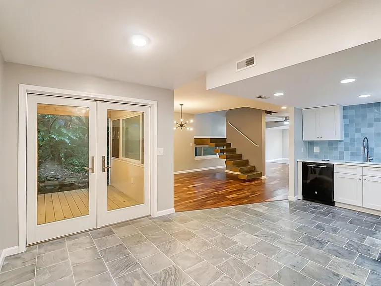 114 E Corry St — Photo 15