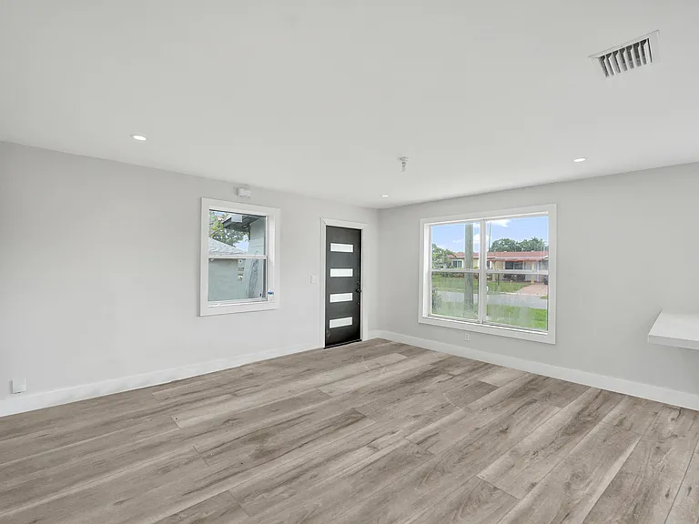 5601 SW 36th Ct — Photo 27