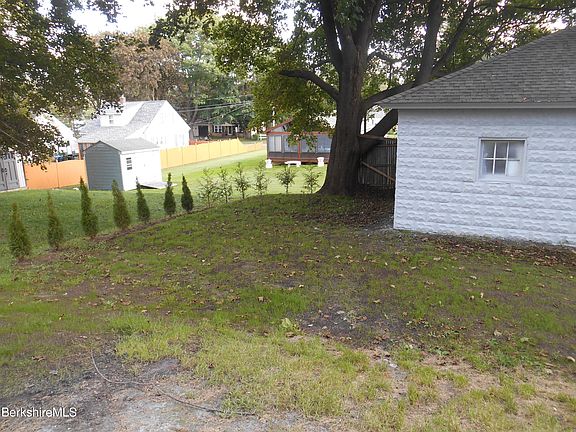 5th image of 246 Dalton Ave