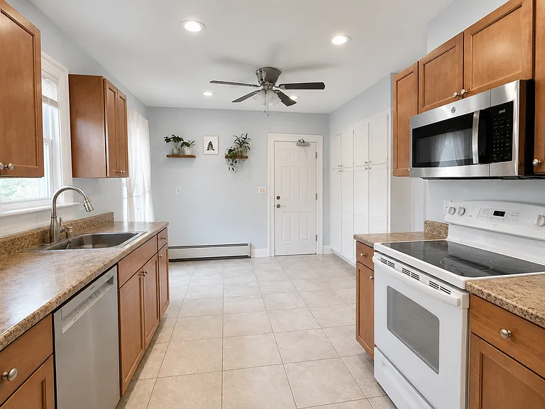 Spacious eat in kitchen with new Bosch quiet dishwasher and OTR microwave