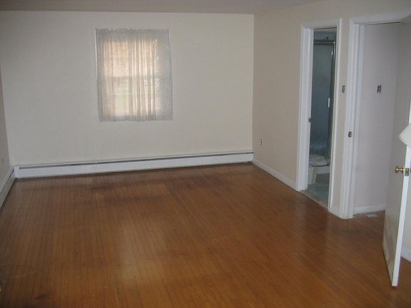 Main Bedroom w/full Bath