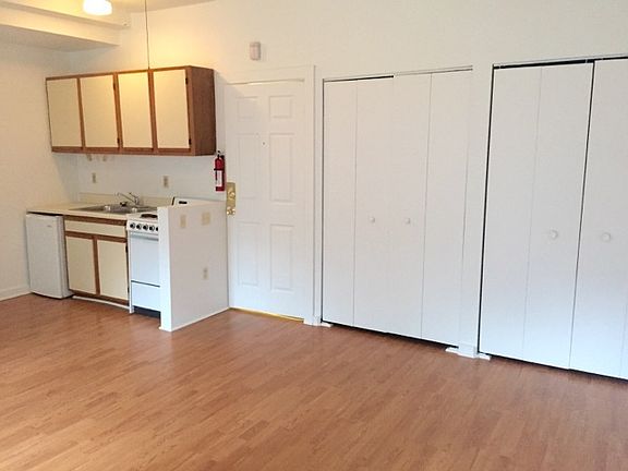 5th image of 207 N Hamilton St APT 6