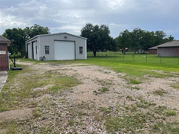 5th image of 18722 Fenske Rd