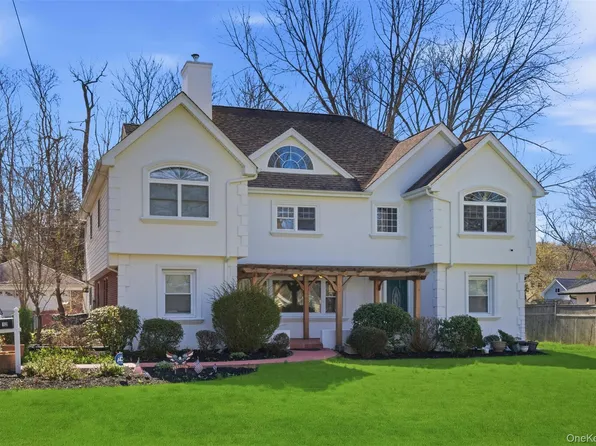 12 Cannon Court, Huntington, NY 11743