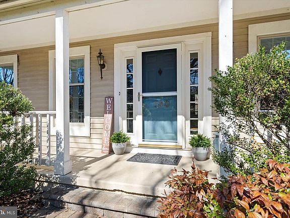 3rd image of 150 Hamilton Rd