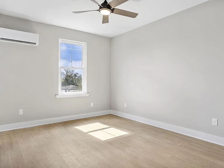 2028 Arbutus Ave — Photo 10