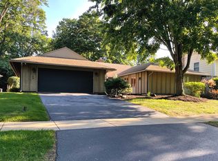 1132 Barberry Ct, Downers Grove, IL 60515