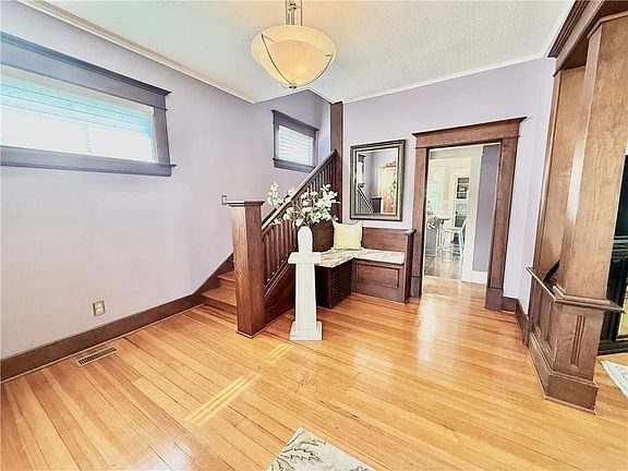 5th image of 115E E Edwards St