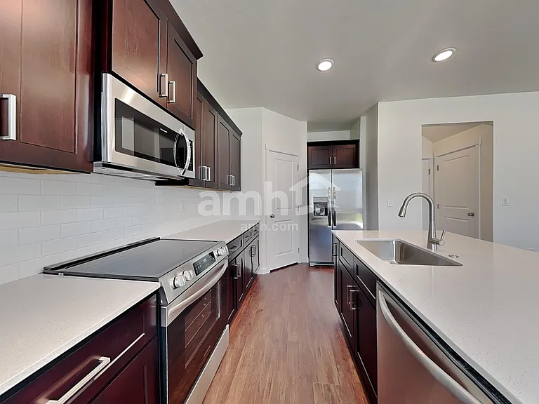 1432 N Garnet Creek Ave — Photo 4