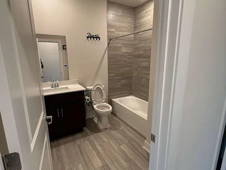 704 Peony Ln — Photo 17