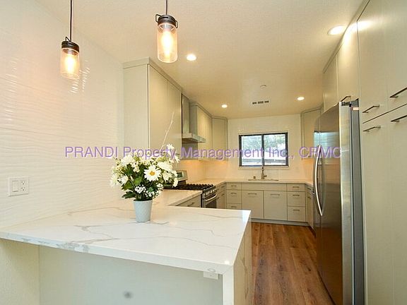 3rd image of 18A Jefferson Ave