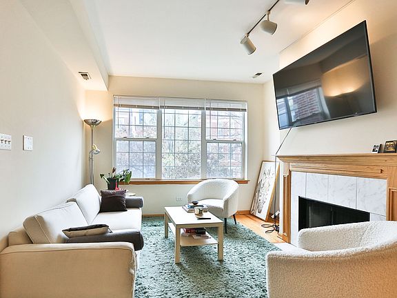 3rd image of 1250 N Greenview Ave APT 2