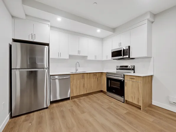 3408 37th St SW, Calgary, AB T3E 3C1