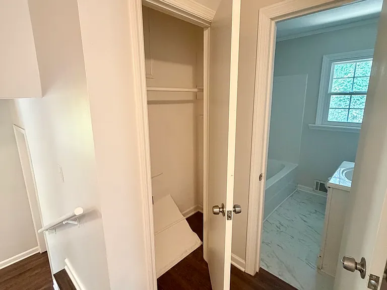 107 Stanley Ter — Photo 25